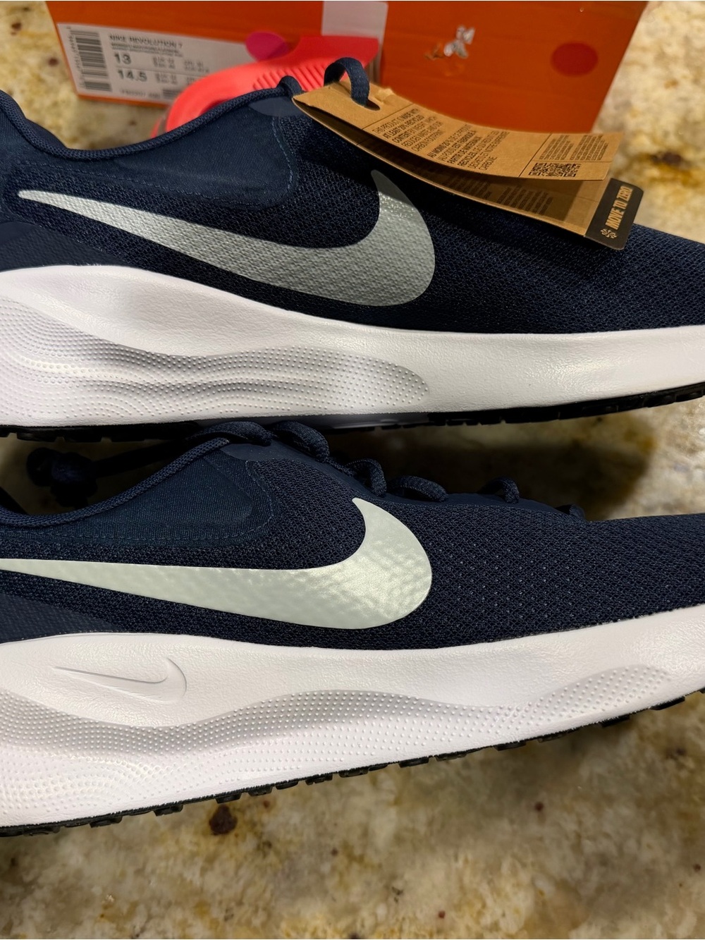Nike Men's Navy and White Athletic Running Shoes BRAND NEW NEVER WORN